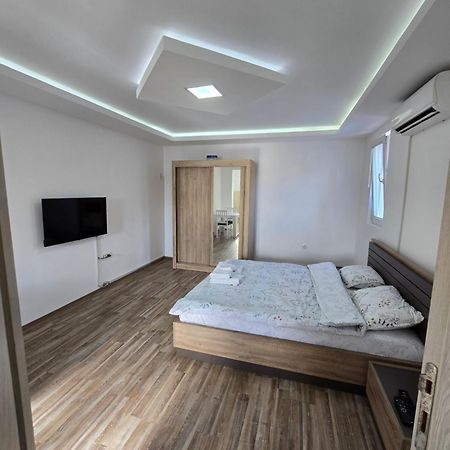 Apartman Tolosi ポドゴリツァ エクステリア 写真