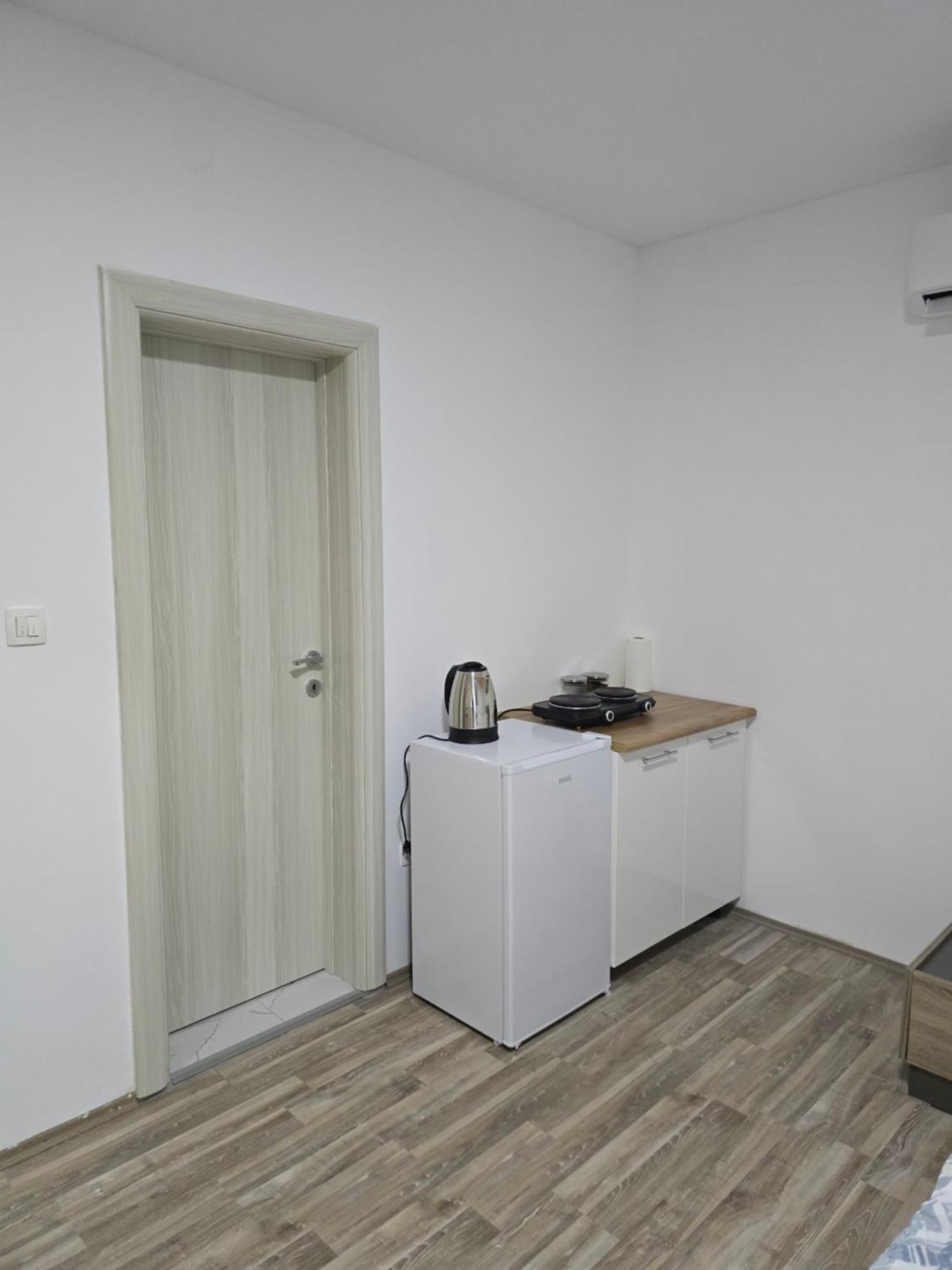 Apartman Tolosi ポドゴリツァ エクステリア 写真