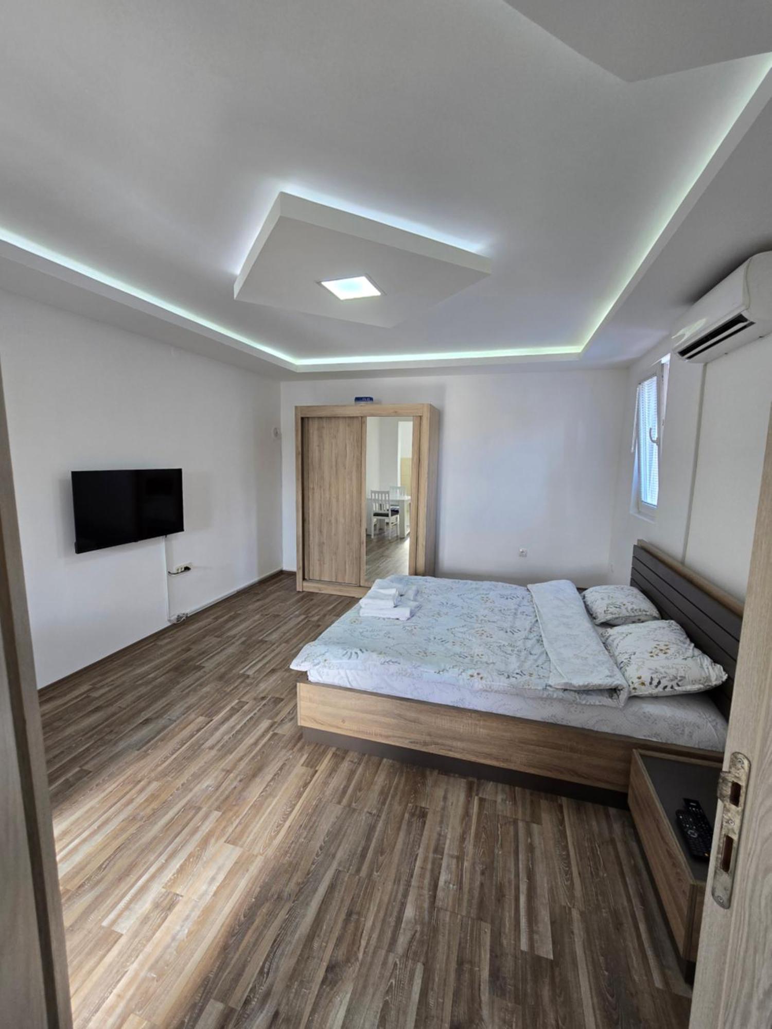 Apartman Tolosi ポドゴリツァ エクステリア 写真