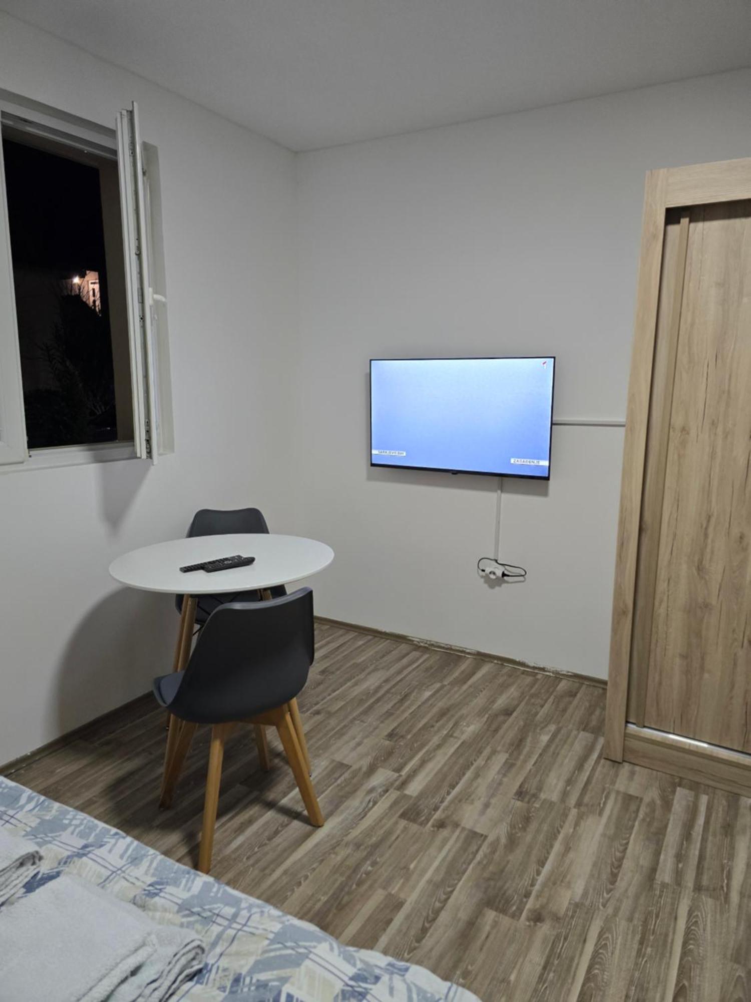 Apartman Tolosi ポドゴリツァ エクステリア 写真