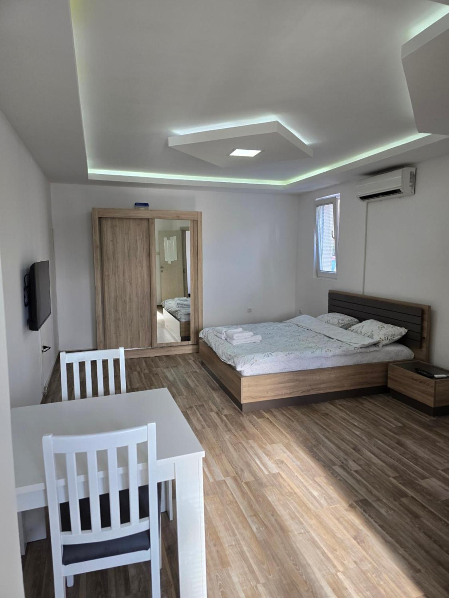 Apartman Tolosi ポドゴリツァ エクステリア 写真
