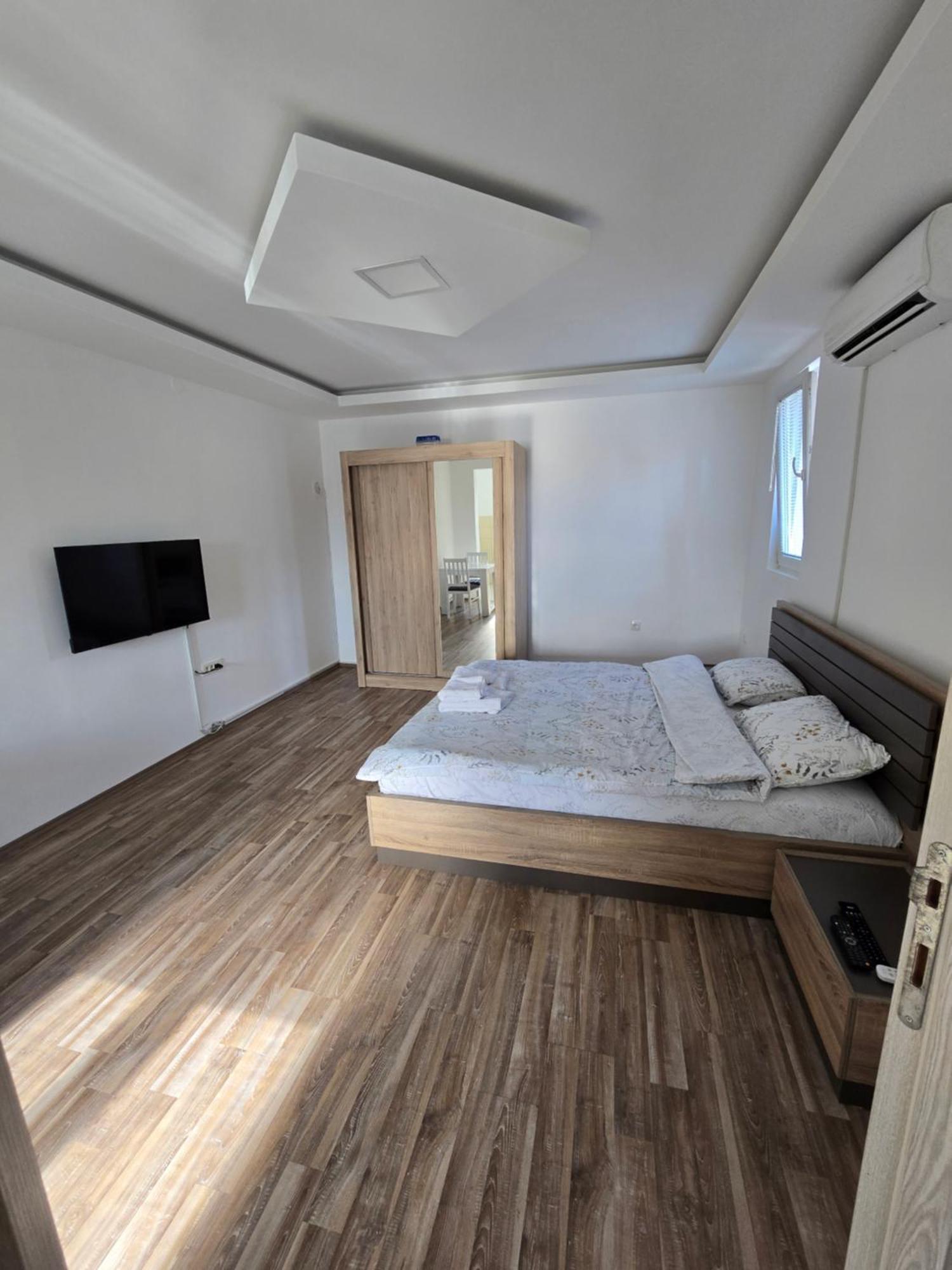 Apartman Tolosi ポドゴリツァ エクステリア 写真